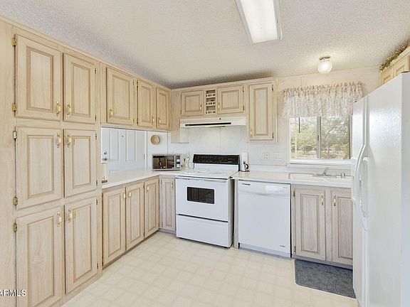 5th image of 5240 E 32ND Avenue