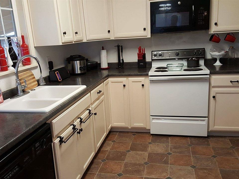 2nd image of 503 E 10th St