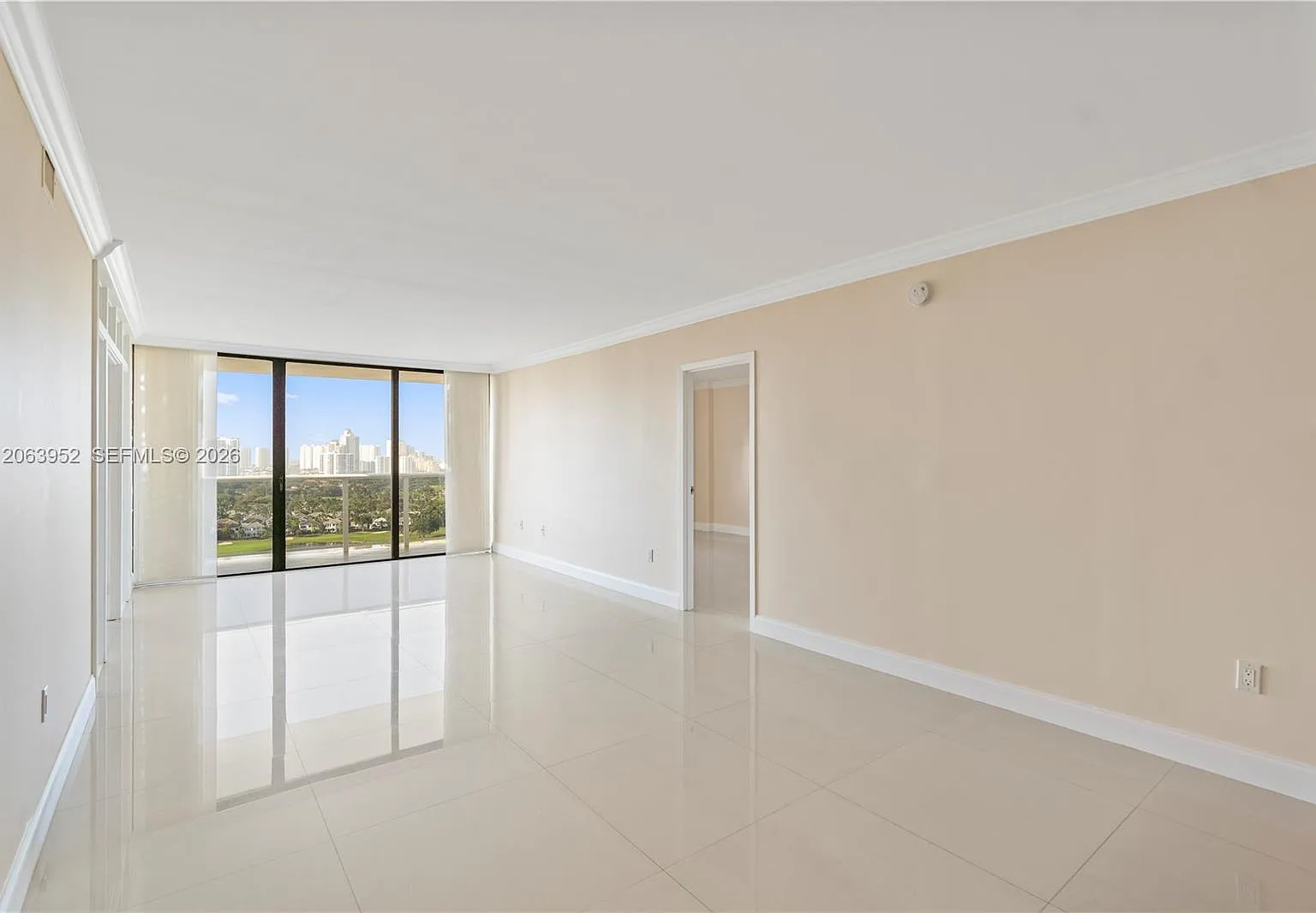 Aventura Eldorado Condo — Photo 3