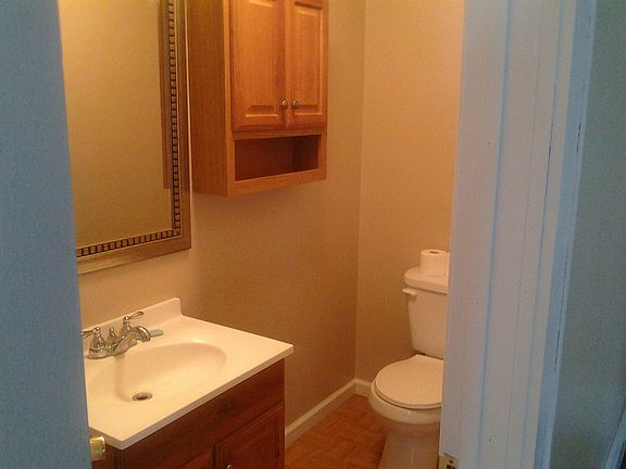 5th image of 604 Camden Ave