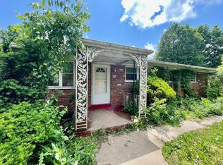 12 Hilltop Pl, East Saint Louis, IL 62203