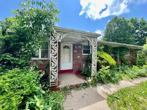 12 Hilltop Pl, East Saint Louis, IL 62203