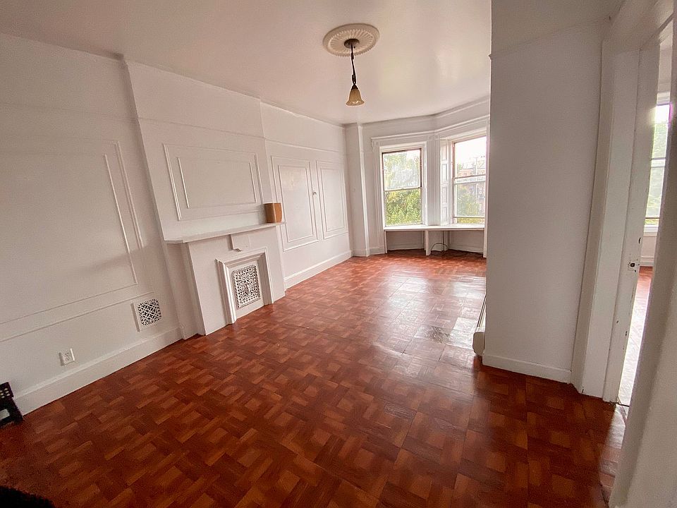 1st image of 21 Spencer Pl #3
