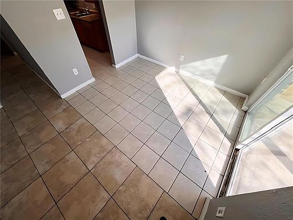 3rd image of 917 W Monterey Ct APT B