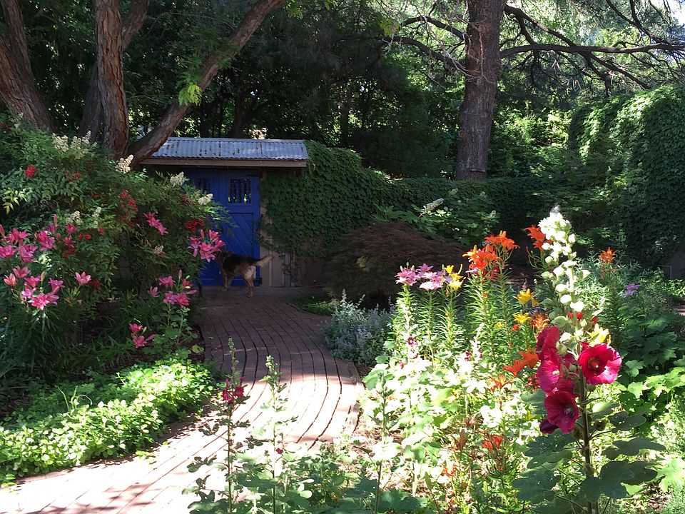 perennial garden entry court