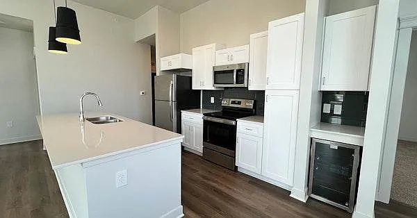 Cottage Grove Commons: Limestone — Photo 2