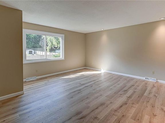 5th image of 4937 NW Woody Creek Ln