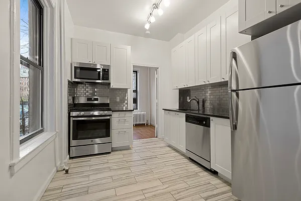 Rented by Compass | media 9