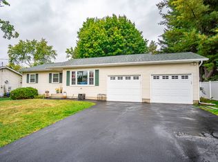 12 Flicker Dr, Latham, NY 12110