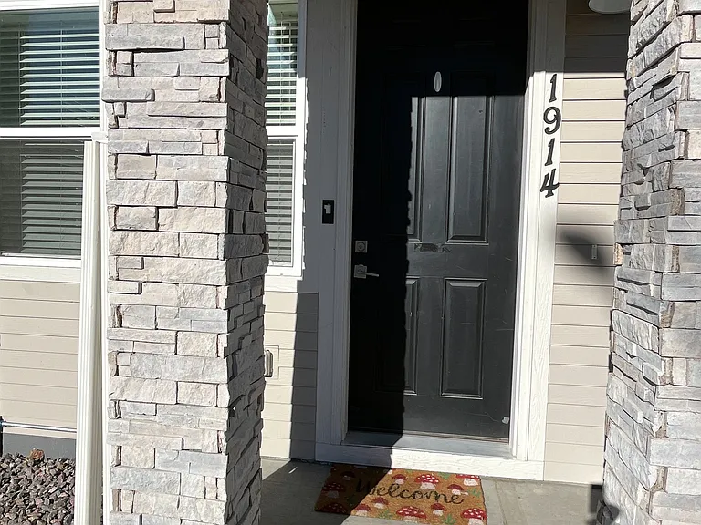 1914 Rosen Dr — Photo 2