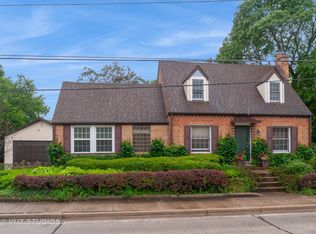 9 E Palatine Rd, Prospect Heights, IL 60070