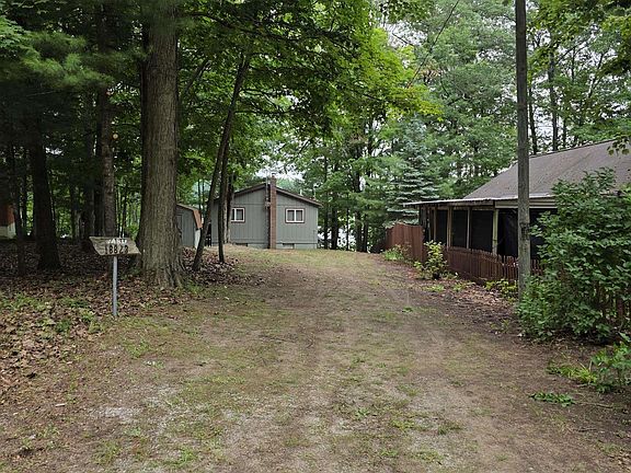3rd image of 18823 Lakewood Cir