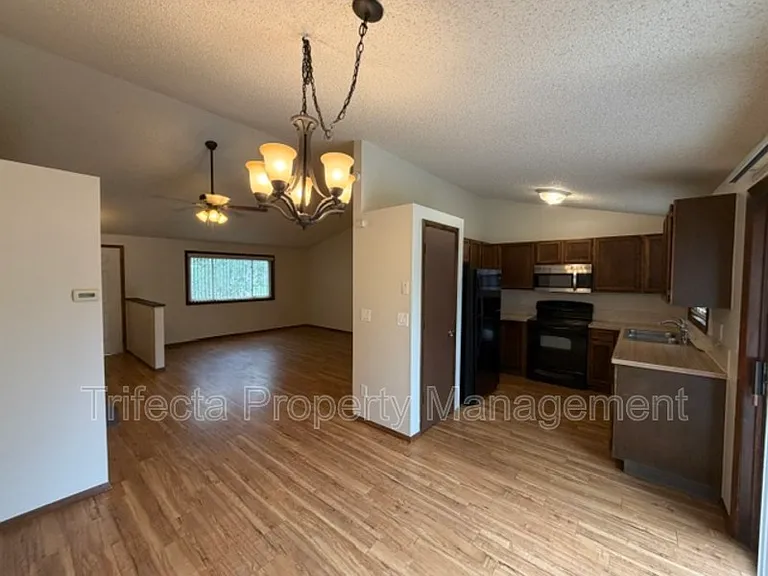 2718 Garden Dr — Photo 5
