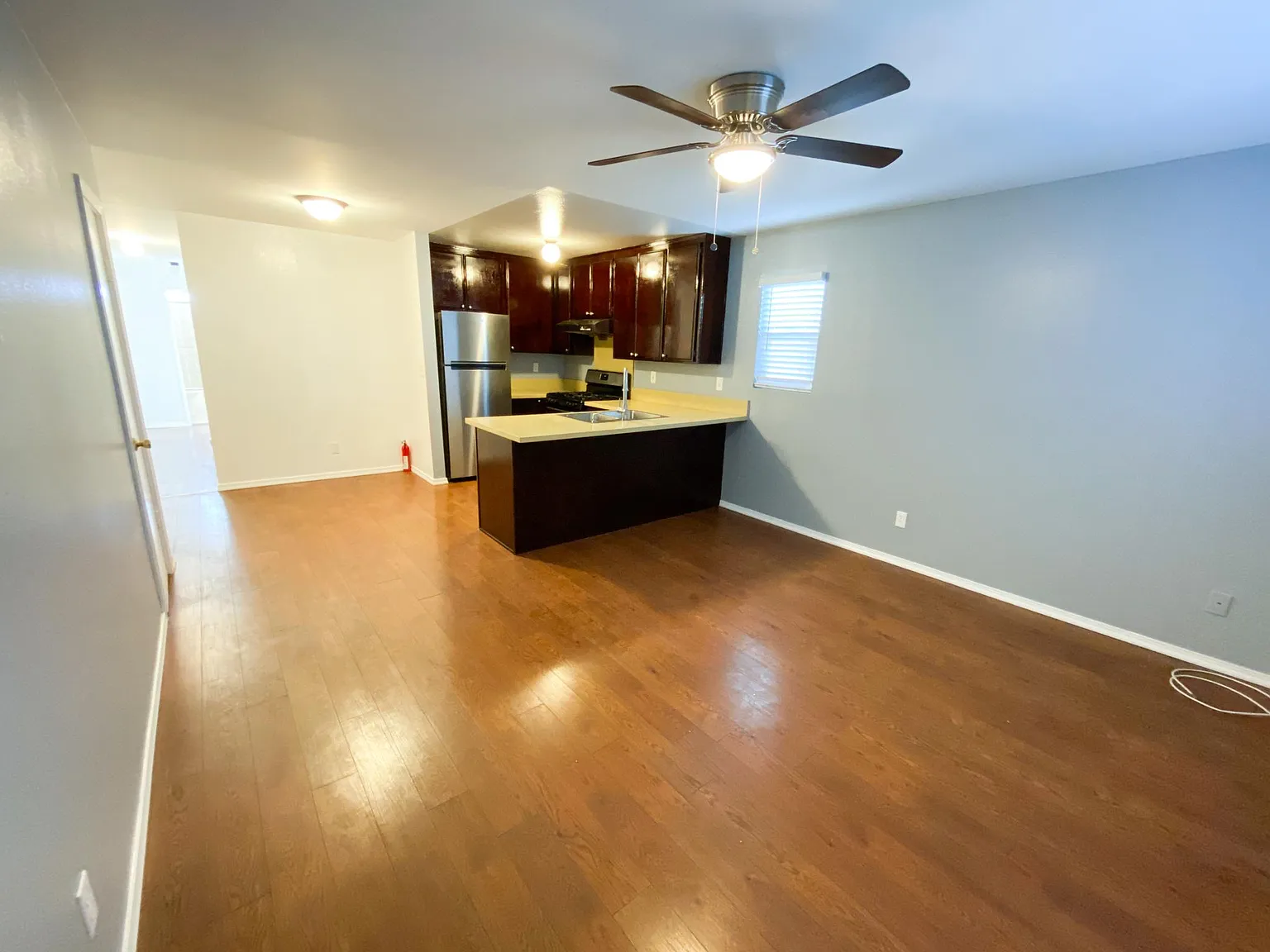 2 bed, 900 sqft, $2,200 — Photo 2