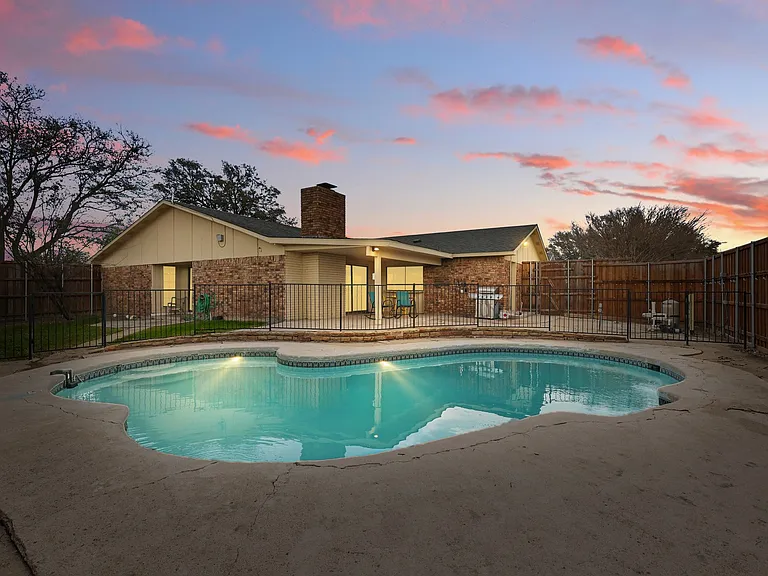 3454 Livingston Ln — Photo 1