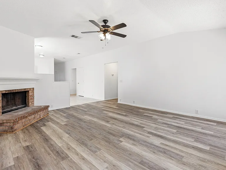 1004 Greenbend Dr — Photo 8