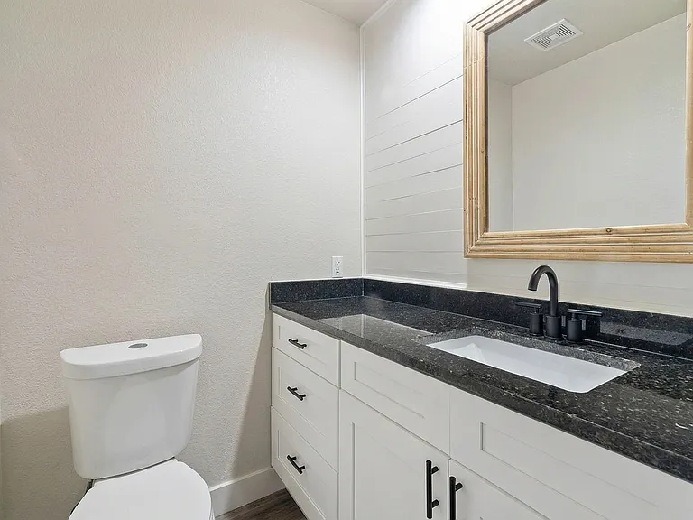 1023 Avenue B #1 — Photo 6