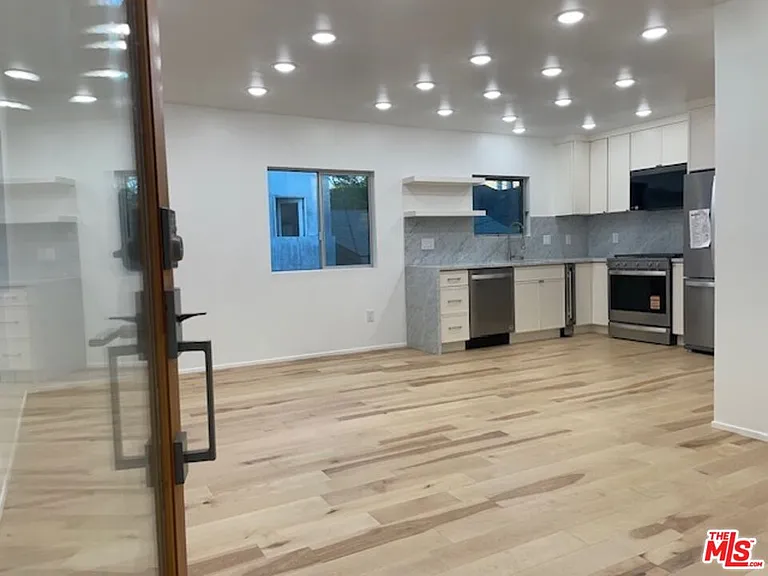 245 Windward Ave — Photo 3