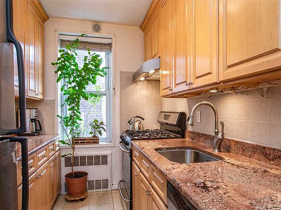 4th image of 3325 90th St #5T