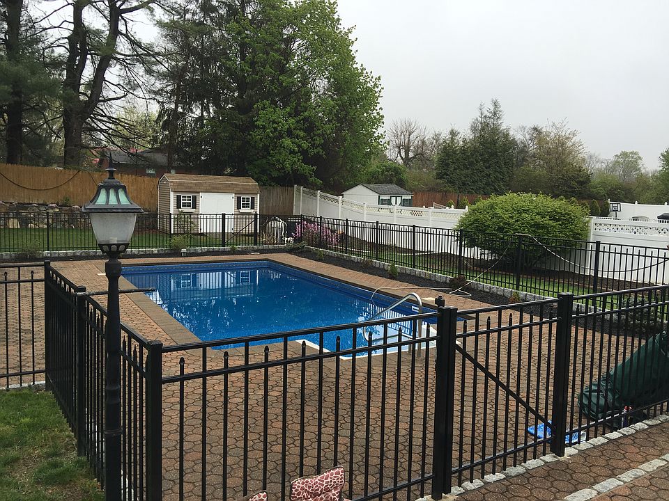 2nd image of 2802 Sutton St