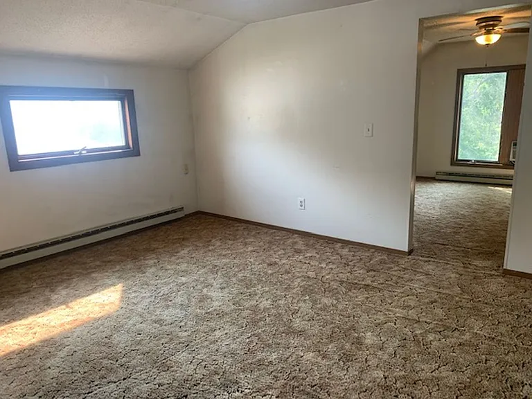 915 W Kemp Ave — Photo 6