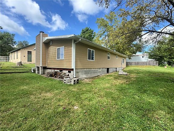 4th image of 2745 N 169th Hwy