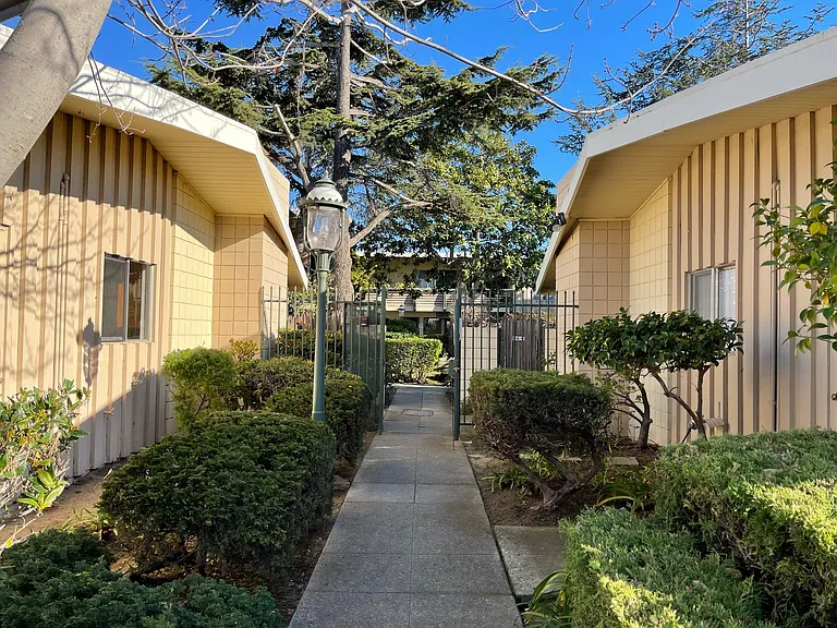 Southshore Gardens Apartments — Photo 12