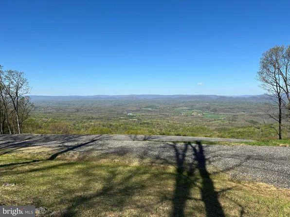 212 Bluffs On The Potomac, Fort Ashby, WV 26719