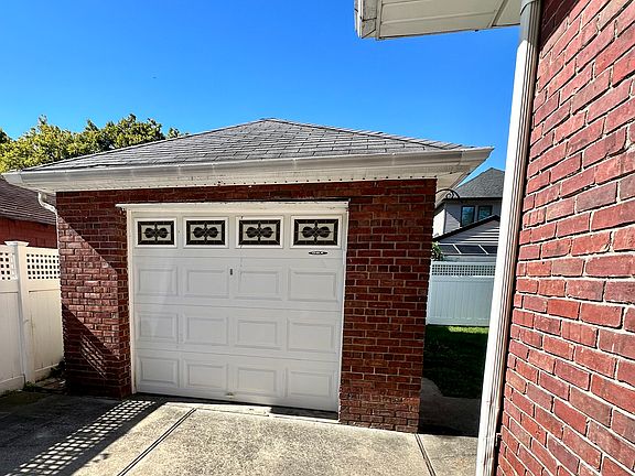 2nd image of 136 Bancroft Ave