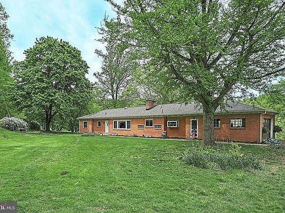 4th image of 60 Maple Grove Rd