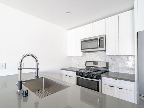 5th image of 3168 Wabash Ave #5