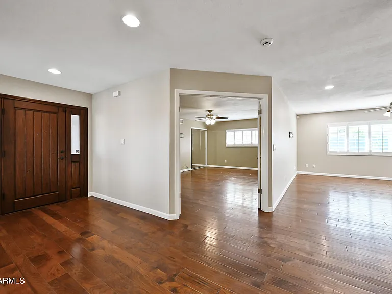 324 W Willow Ave — Photo 4