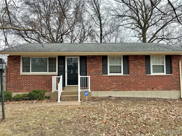 7374 Tannoia Dr, Hazelwood, MO 63042