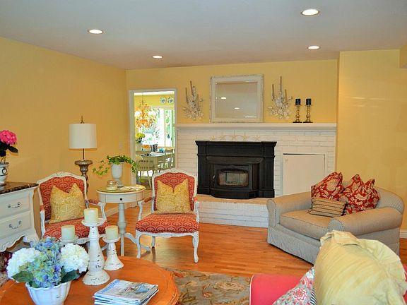 5th image of 702 Club House Dr