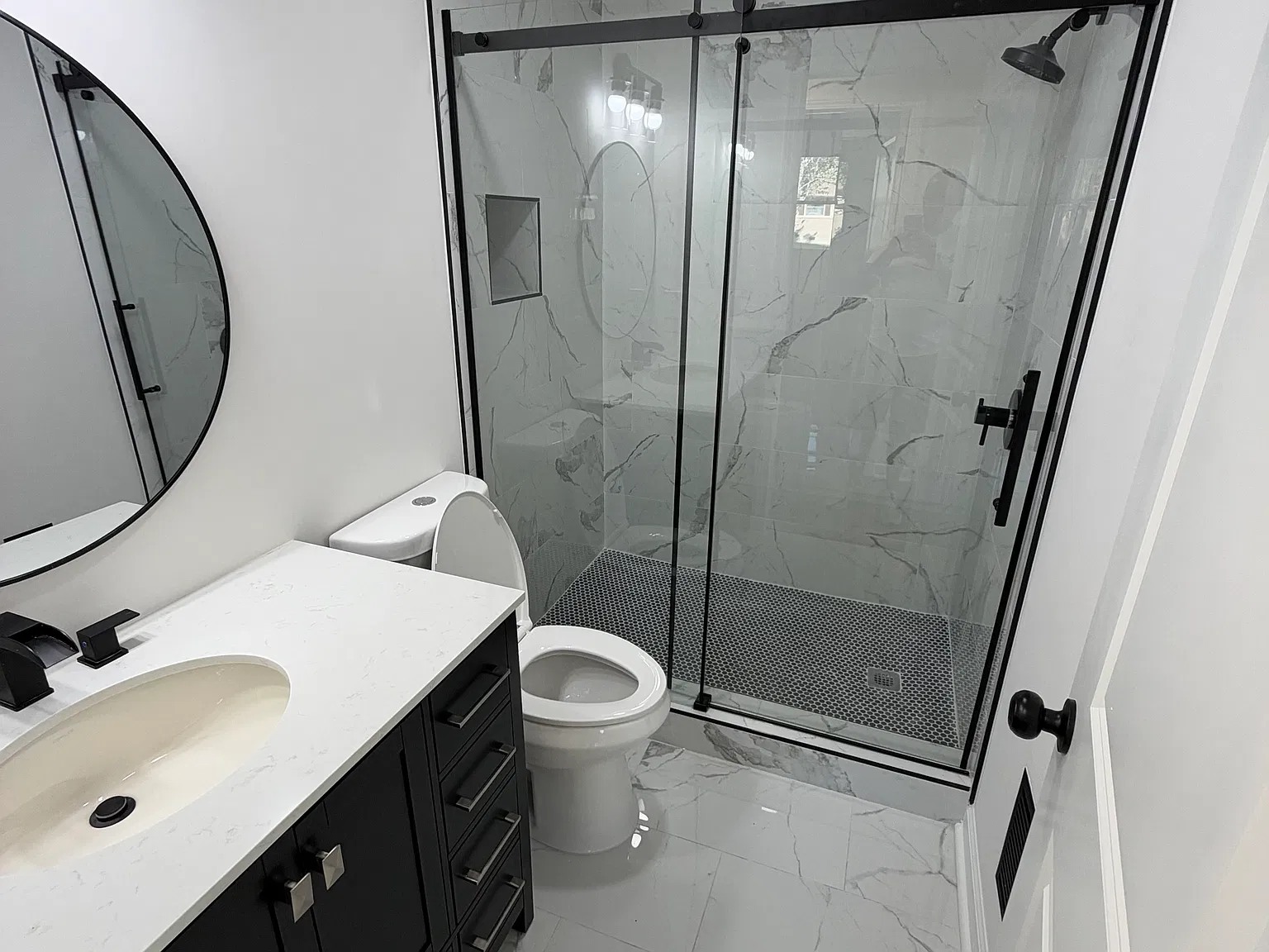 3 bed, 900 sqft, $2,000 — Photo 3