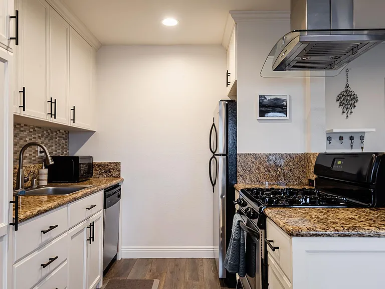 2411 Prospect Ave #215 — Photo 9