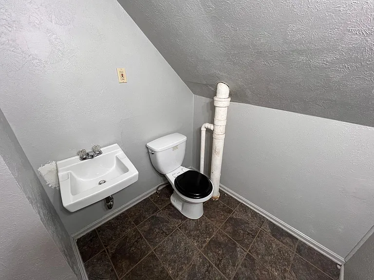 3420 E 145th St #2 — Photo 11