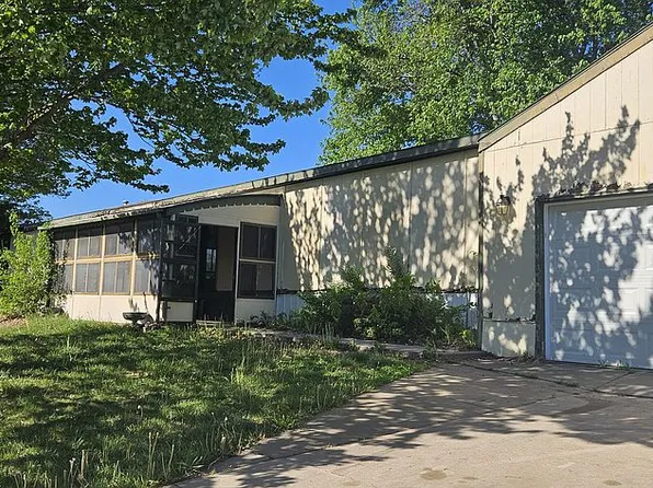 801 Robert St, Junction City, KS 66441