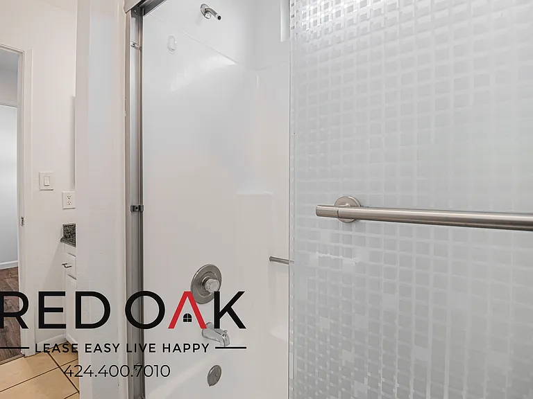 11218 Oxnard St #5 — Photo 18