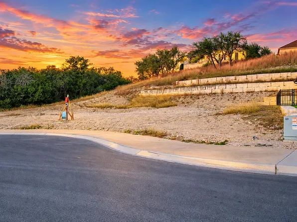 1912 Chateau Ln N, Kerrville, TX 78028