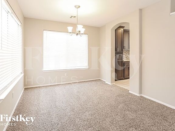 4th image of 1600 Glenrosa Dr