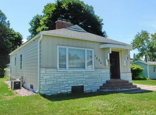 1009 W B St, Iron Mountain, MI 49801
