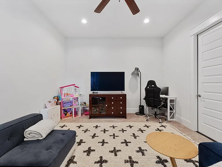 2221 Salt Grass Trl — Photo 28