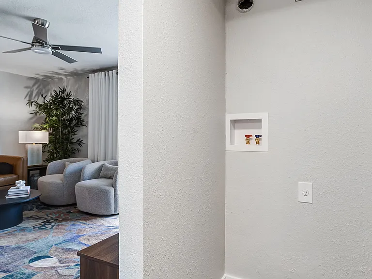 Coral Palms Apartments — Photo 24