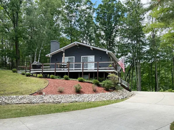 11310 E Royal Rd, Stanwood, MI 49346