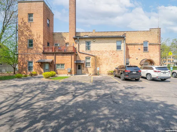 21 W. New York Ave, 21 W New York Ave #D, Oshkosh, WI 54901