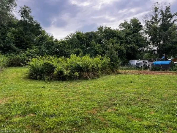 2904 Dukes St, Jonesville, NC 28642