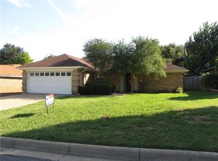 777 Hampshire Dr, Burleson, TX 76028