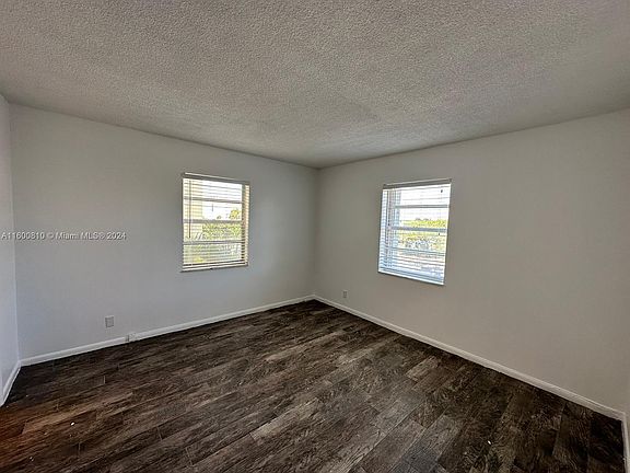 4th image of 900 NE 18th Ave APT 207