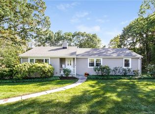 11 Birch Hill Dr, West Hartford, CT 06107